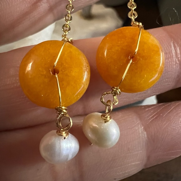 BNWOT Handmade 18kg over surgical stainless steel earrings w/pearl & yellow jade - Picture 5 of 8